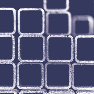 photo de tubes construction carrés avec un filtre bleu.